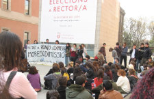 Concentració de rebuig a l'entrada dels Mossos a la UPF