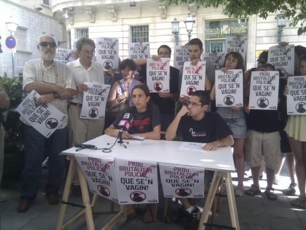 “Em pegaven per no besar la bandera espanyola dins la caserna de la Guàrdia Civil”