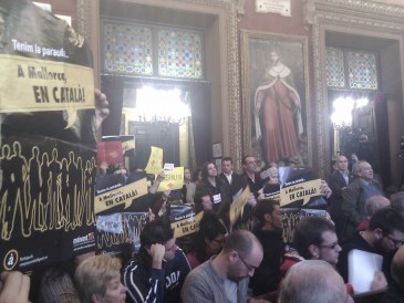 La societat mallorquina, en peu de guerra per la llengua