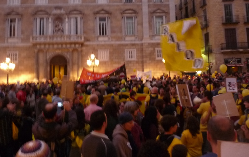 Milers de persones es manifesten a Barcelona en defensa de l'ensenyament públic català