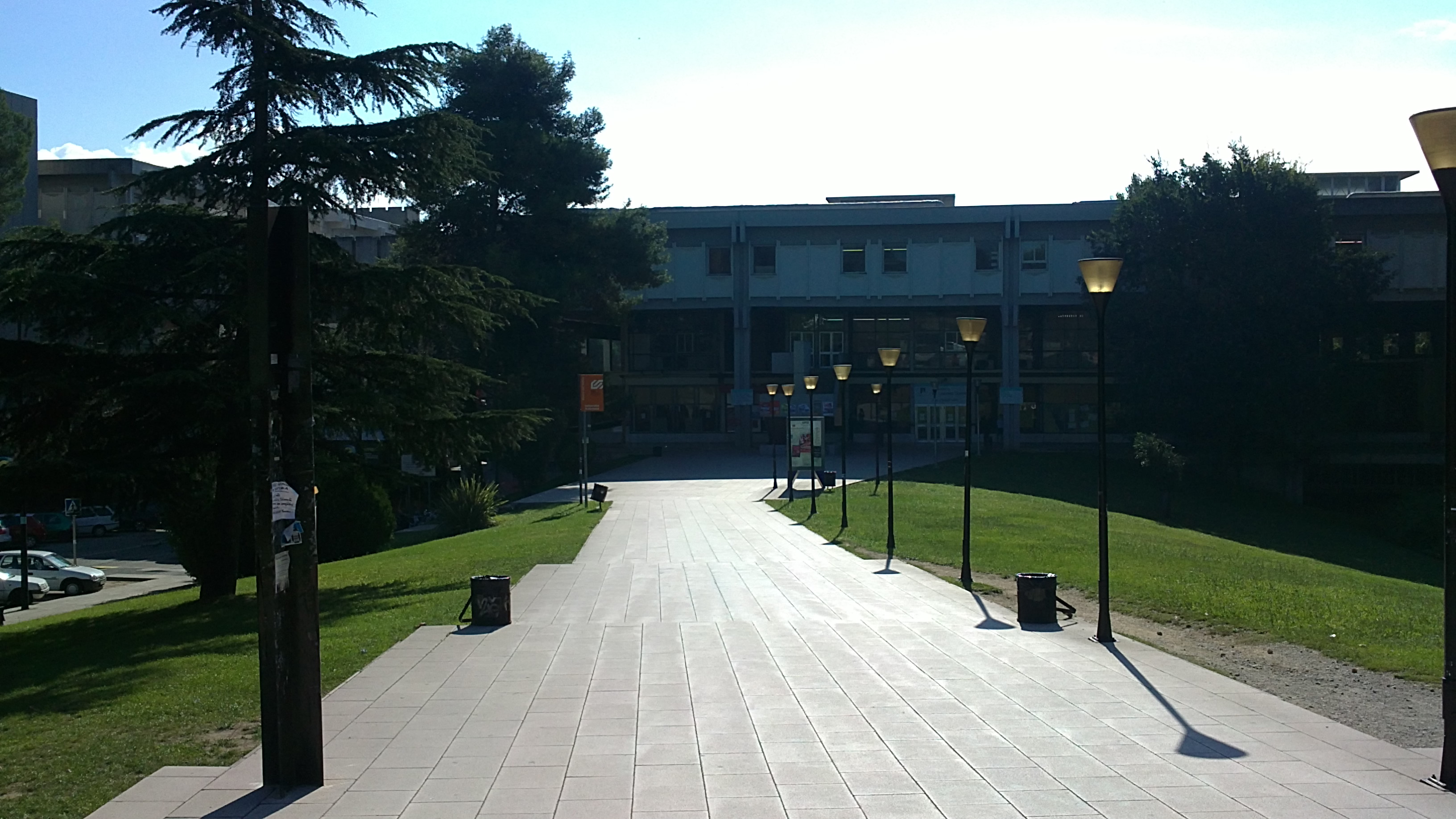 La UAB segueix la vaga pràcticament al 100%