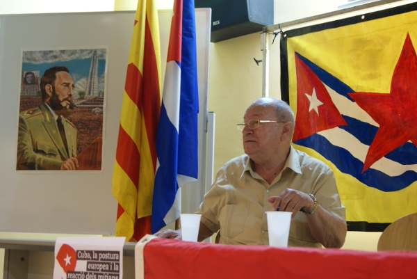 Una sala d'actes de la UAB es plena de gom a gom per donar suport a Cuba