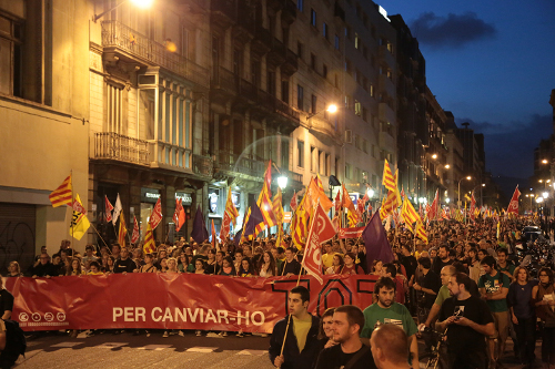 Multitudinària manifestació per defensar la independència lligada al canvi social