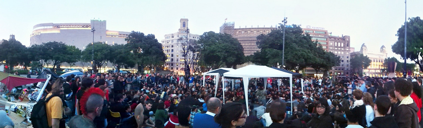 Milers de manifestants surten al carrer el 15M contra l'actual sistema polític