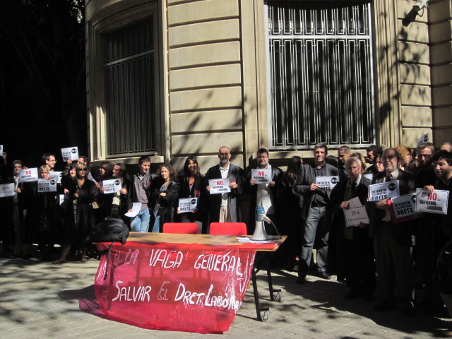 Advocats presenten un manifest contra la reforma laboral i a favor de la vaga