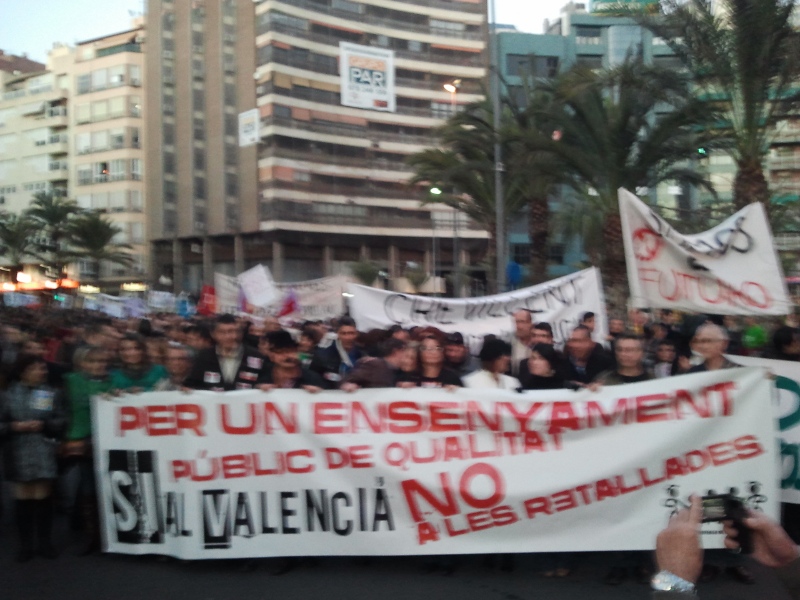 Multitudinàries mobilitzacions a València i Alacant en defensa de l'ensenyament públic