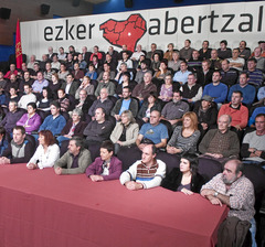 ETA i l'esquerra abertzale caminen junts cap a la resolució democràtica del conflicte