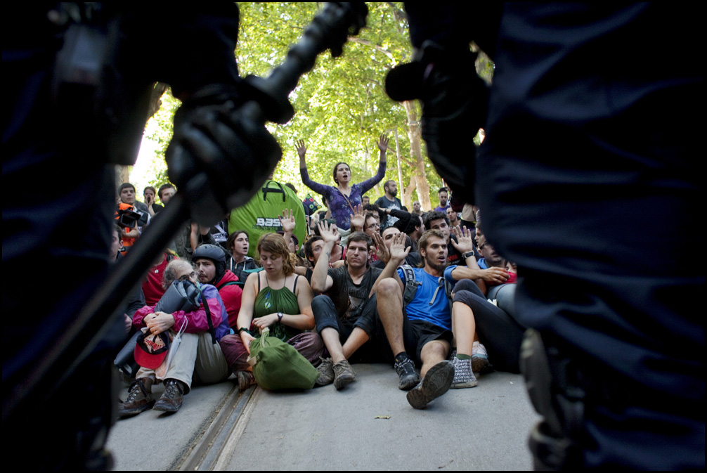 Imatges de la protesta del #15j davant el parlament