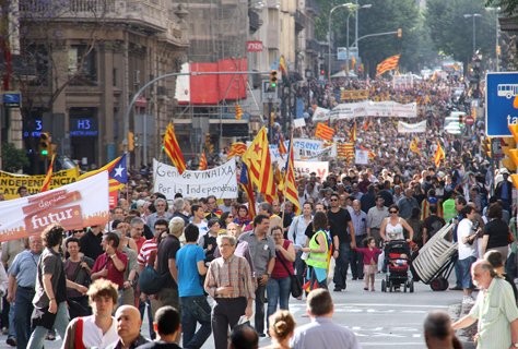 Desenes de milers de persones es manifesten per l'autodeterminació