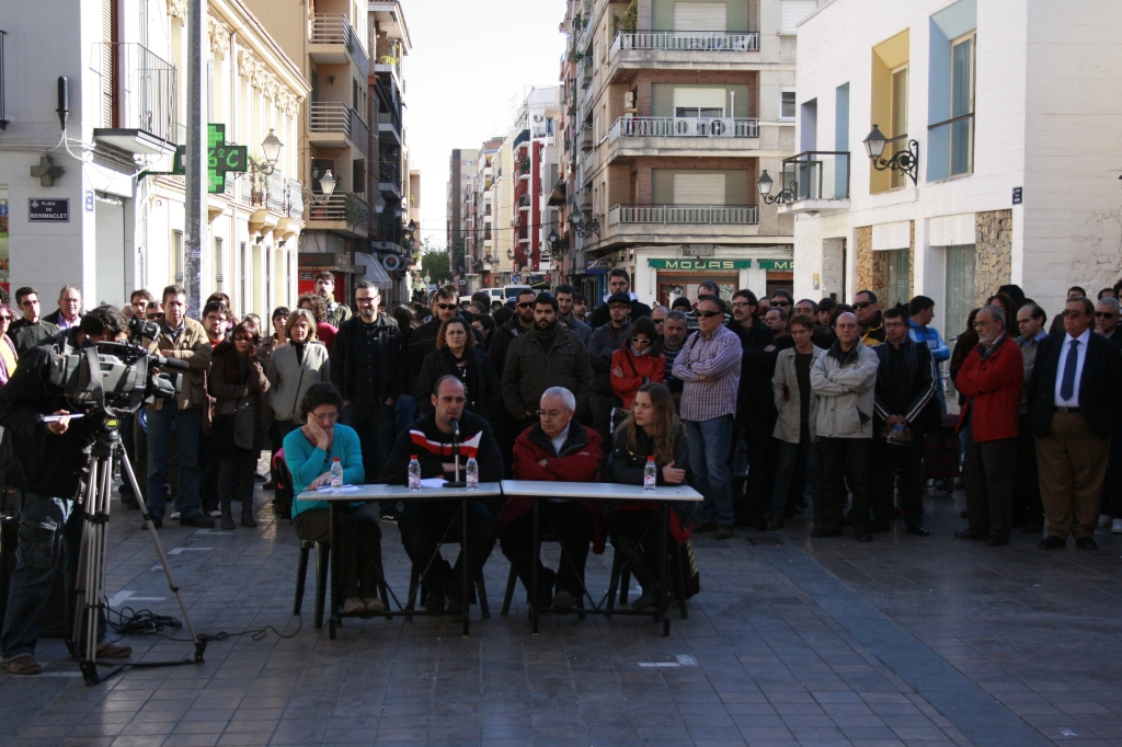 Benimaclet respon al feixisme en una roda de premsa amb més de 100 persones i desenes d'associacions del barri.