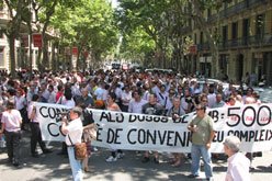 Els treballadors d'autobusos de Barcelona aturen les vagues fins la tardor, però amenacen amb més contundència si no avancen les negociacions