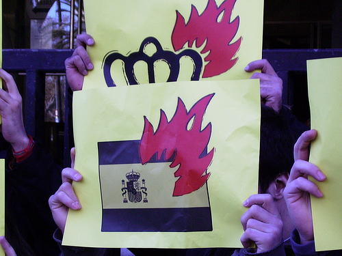 Porten a judici un militant independentista d'Alacant per injúries a la corona