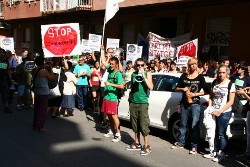 Suspès per la pressió popular un desnonament a València