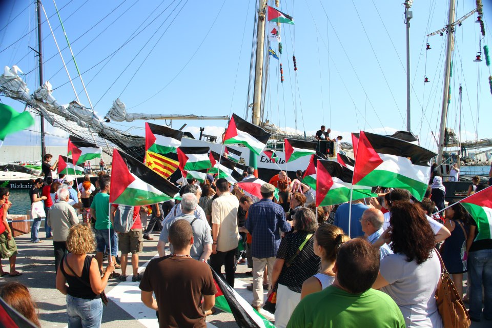 La III Flotilla de la Llibertat navega rumb a Gaza per aigües catalanes