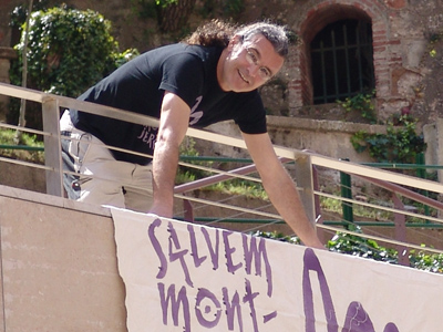 Petició de 4 anys de presó per tirar unes sabates a la taula de l'alcaldessa