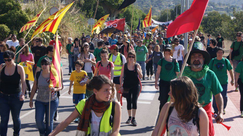 Un miler de persones camina al Garraf perquè marxin retalladors i corruptes