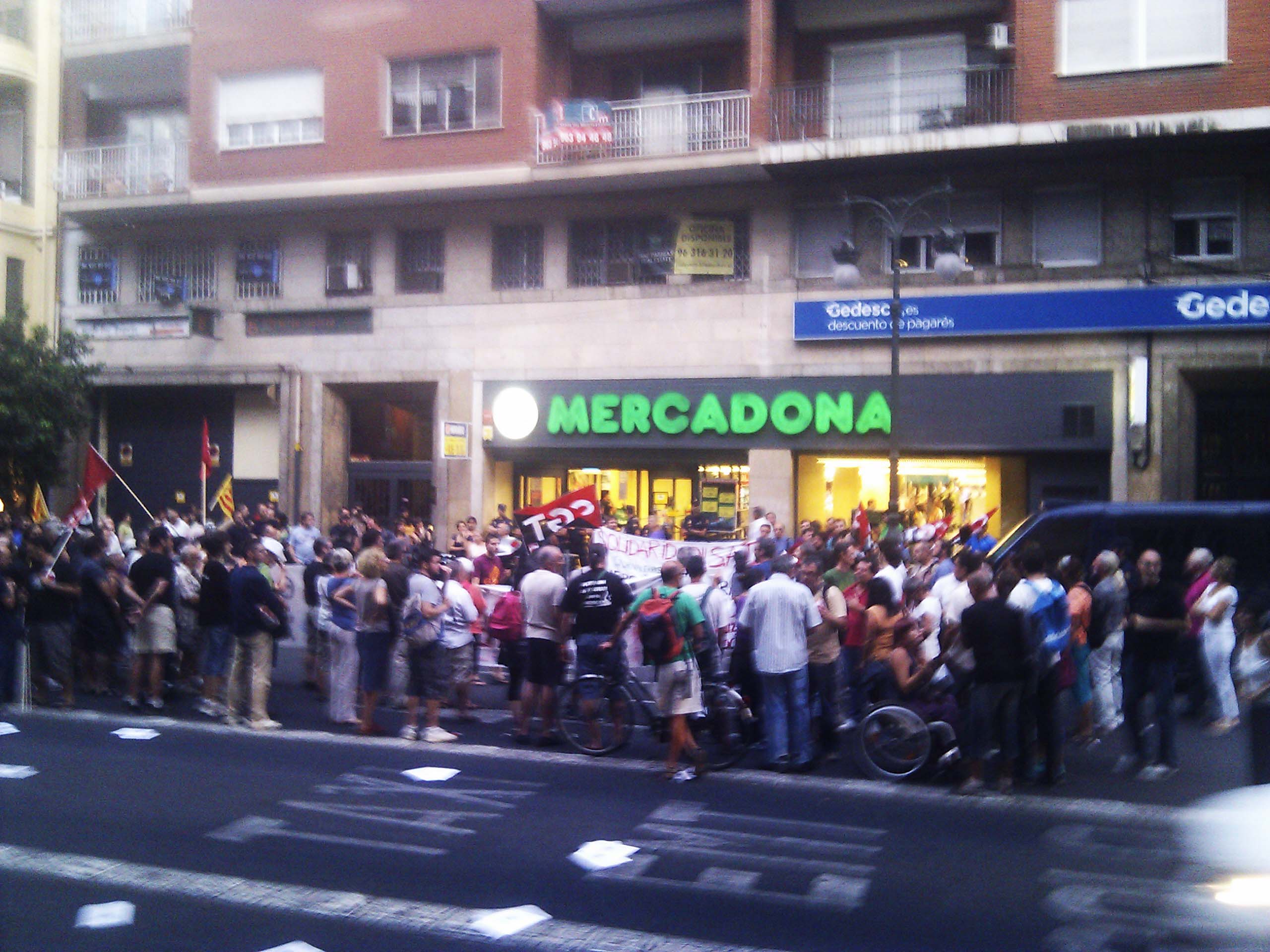 Acció a Mercadona en solidaritat amb els sindicalistes andalusos (Vídeo)