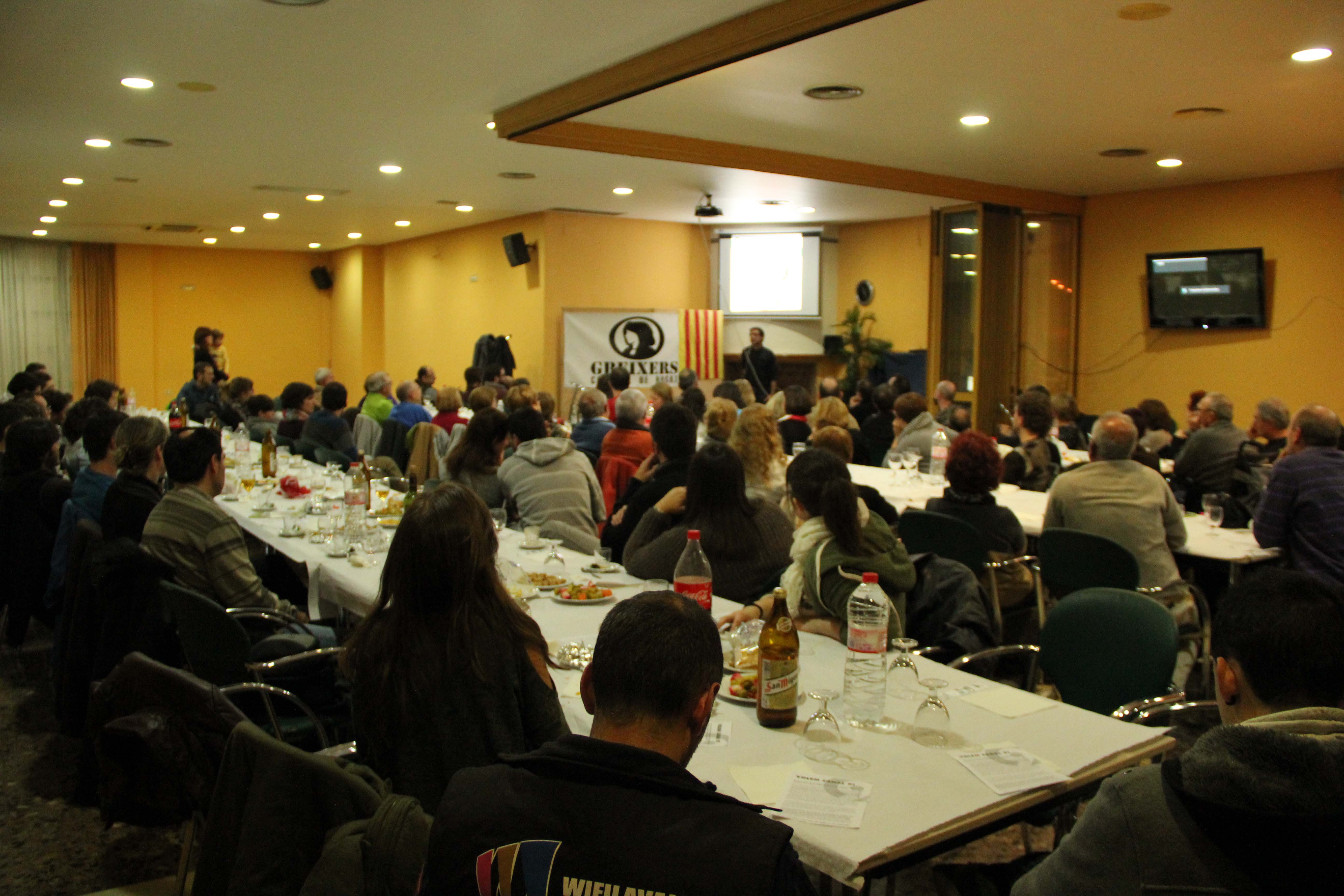Vicent Andrés Estellés rep l'homenatge de Castelló de Rugat
