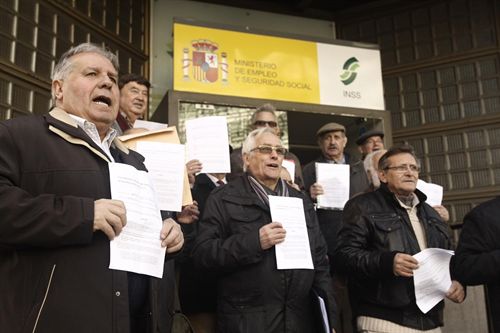 Milers de pensionistes reclamen a l'INSS per la revalorització de les pensions del 2012