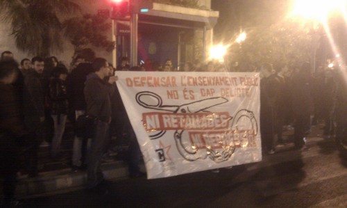 Nova càrrega policíaca davant la Delegació de govern a València acaba amb, com a mínim, dos detencions més