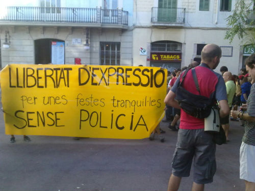 Unes dues-centes persones es concentren a Gràcia contra la repressió policial