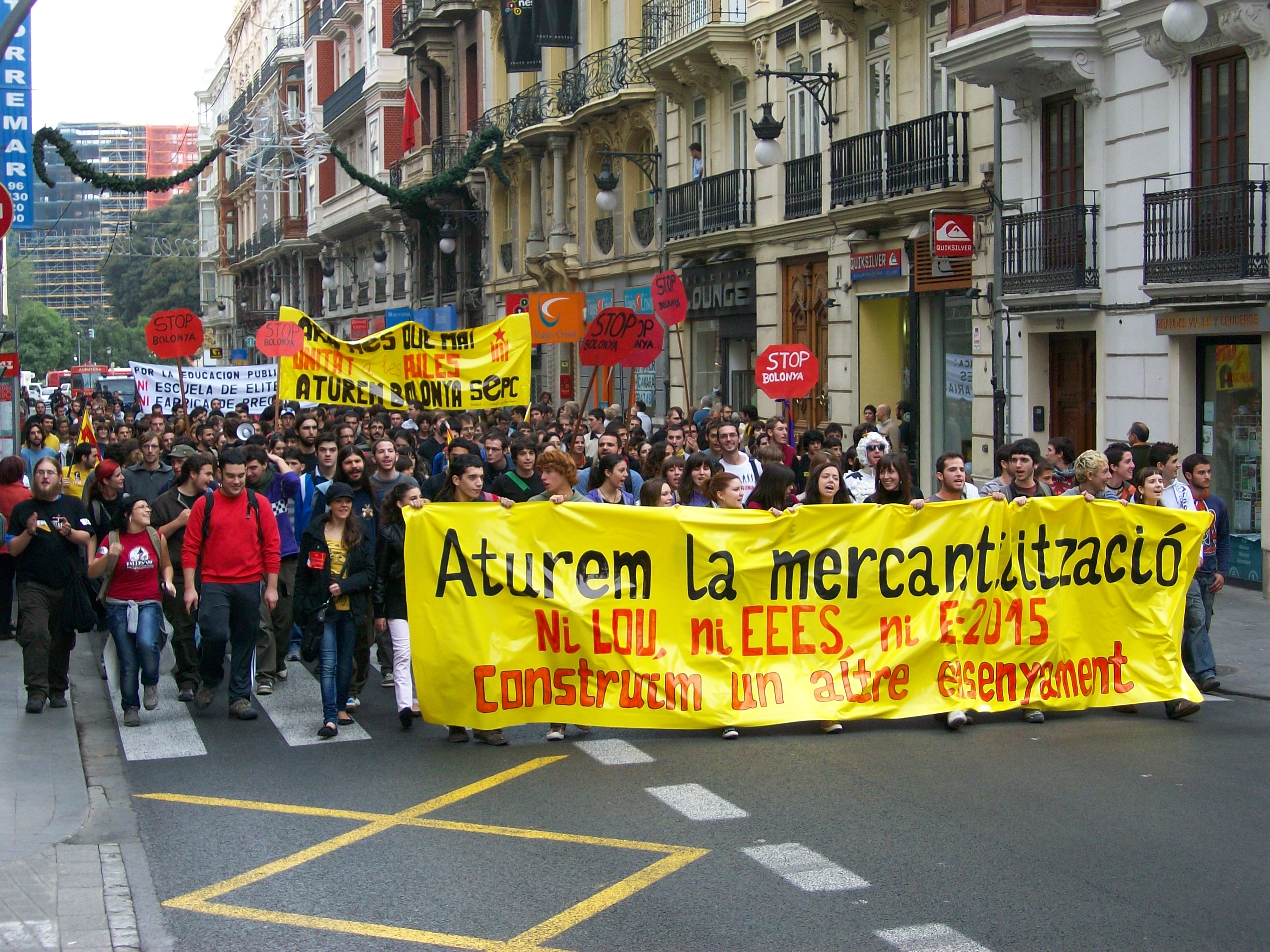 Els estudiants de València tornen a eixir al carrer contra la mercantilització