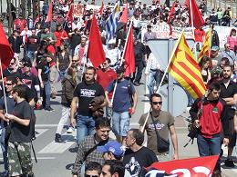 Un miler de manifestants marxen contra l'atur i la precarietat a Sabadell