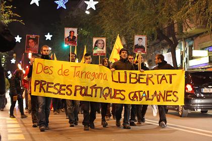 16 marxes de torxes reclamen la llibertat dels presos polítics
