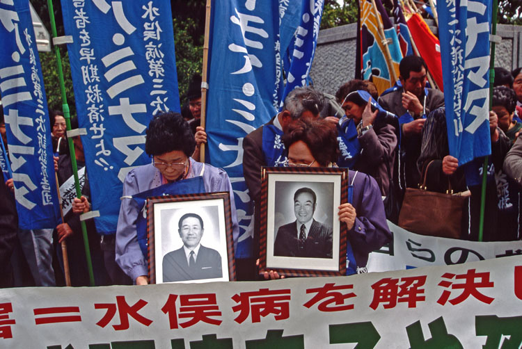 Familiars d'afectats per la Malaltia de Minamata 