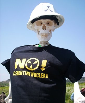 Milers de persones surten al carrer contra el cementiri nuclear d'Ascó