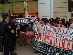 Càrregues i 6 detingudes en la concentració de suport a Núria Pòrtulas a Madrid