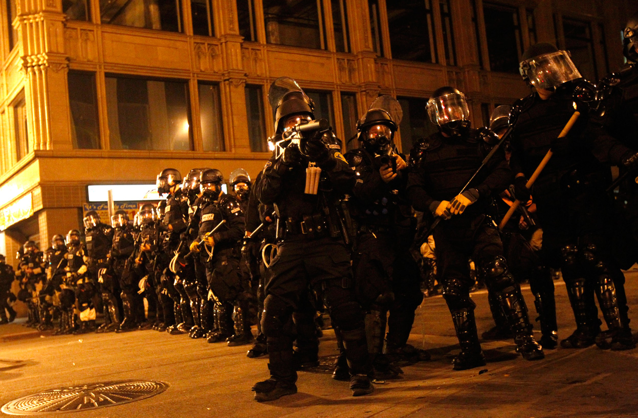 La policia desallotja l'acampada Occupy Oakland