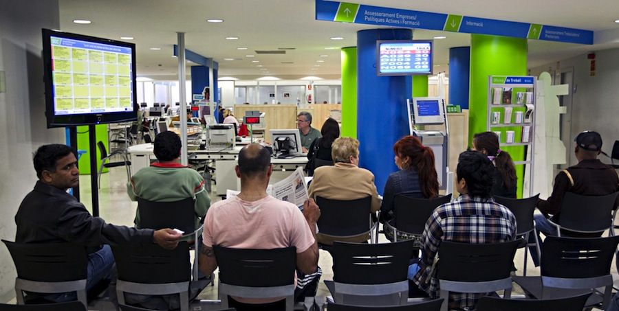 L'INEM deixa sense prestació d'atur a milers de treballadors estrangers