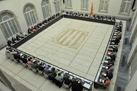 Un any de procés: la vessant institucional