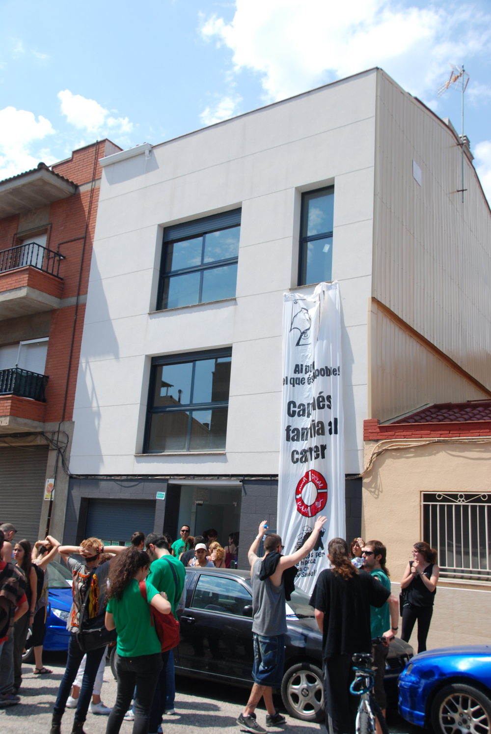 La PAHC de Sabadell ocupa habitatges buits de Catalunya Caixa