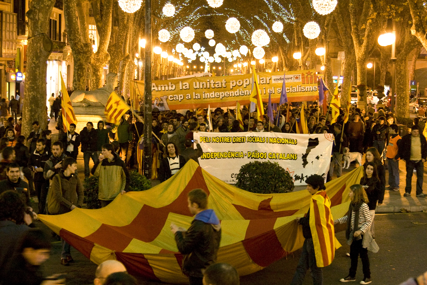 La Policia cerca caps de turc pels aldarulls que es van produir a Palma arran de la càrrega contra la manifestació de la Diada de Mallorca