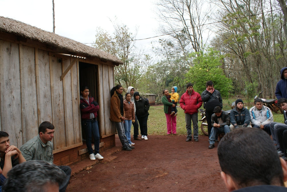 La comunitat camperola paraguaiana 'Lote 8' amenaçada pel titani