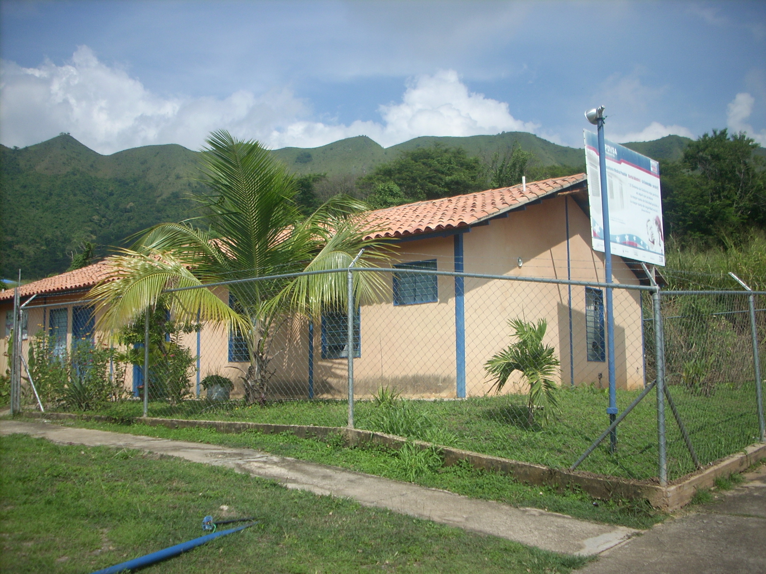 Atenent a tota la població en un municipi opositor