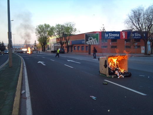 Els piquets col·lapsen les vies principals durant el matí