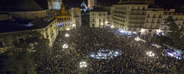 Clam multitudinari i transversal contra el tancament de RTVV