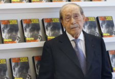 Més de 50 col·legiats signen la carta contra la medalla al periodista franquista Carlos Sentís