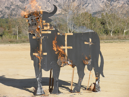 8 dies de presó per als joves manresans que van sabotejar el toro del Bruc