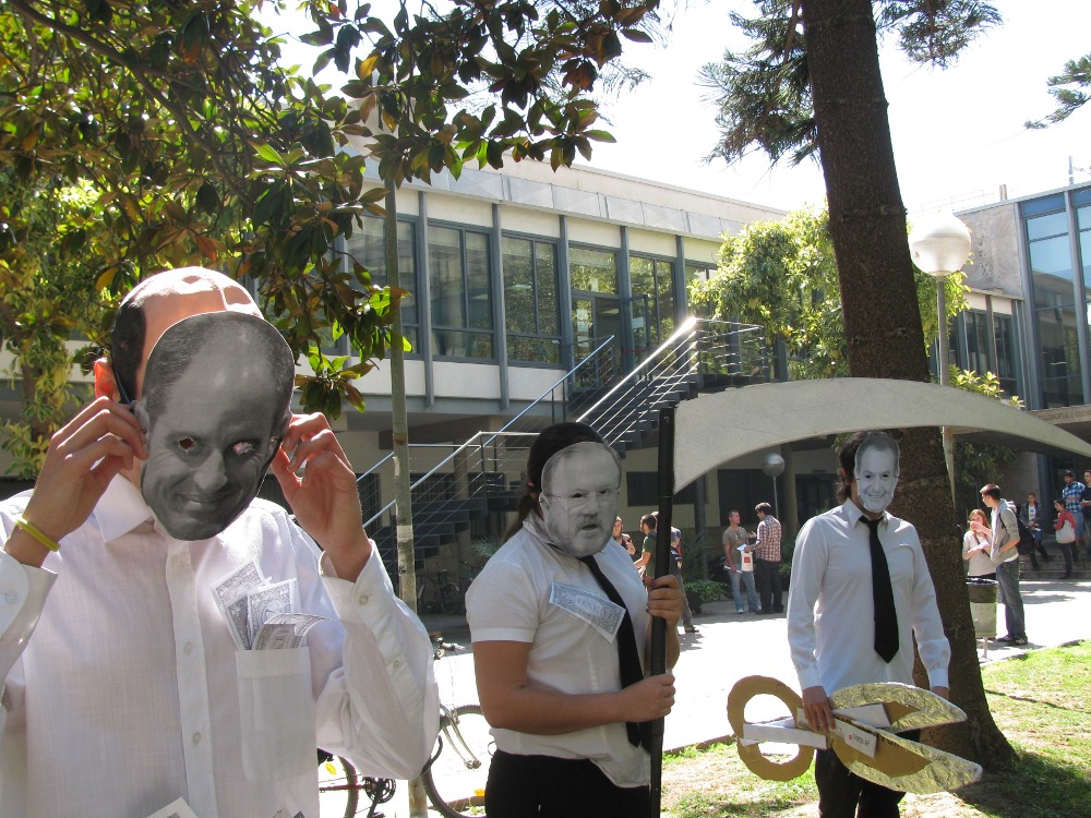 Estudiants de la UV denuncien 'els culpables de la crisi'