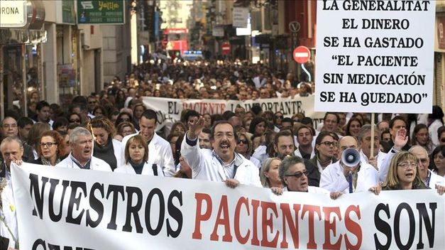 El conflicte de les farmàcies valencianes s'enroca