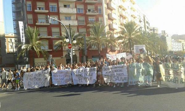 La calor i la improvisació de la Conselleria d'Educació desfermen protestes en l'inici del curs escolar
