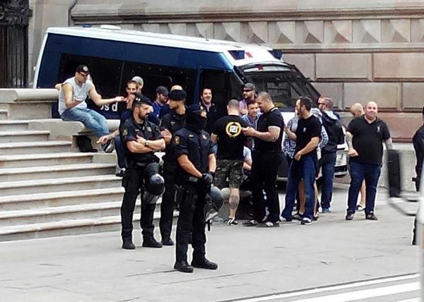 Grups feixistes han actuat avui amb impunitat als carrers de Barcelona i València