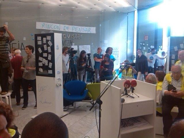 Cinquanta dies de vaga a Movistar amb la botiga central de Barcelona ocupada indefinidament