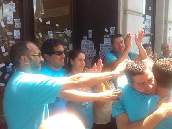 Les dues darreres cròniques de l'ocupació de Movistar. Els treballadors forcen l'obertura de negociacions amb la multinacional.