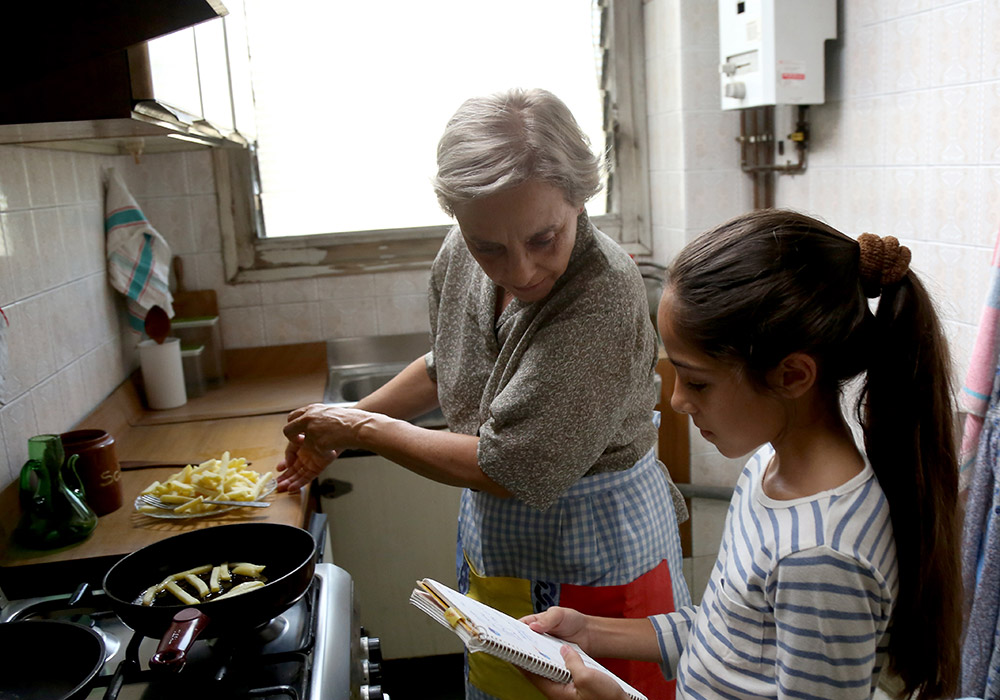 El 80% dels avis destina part de la pensió a ajudar els fills