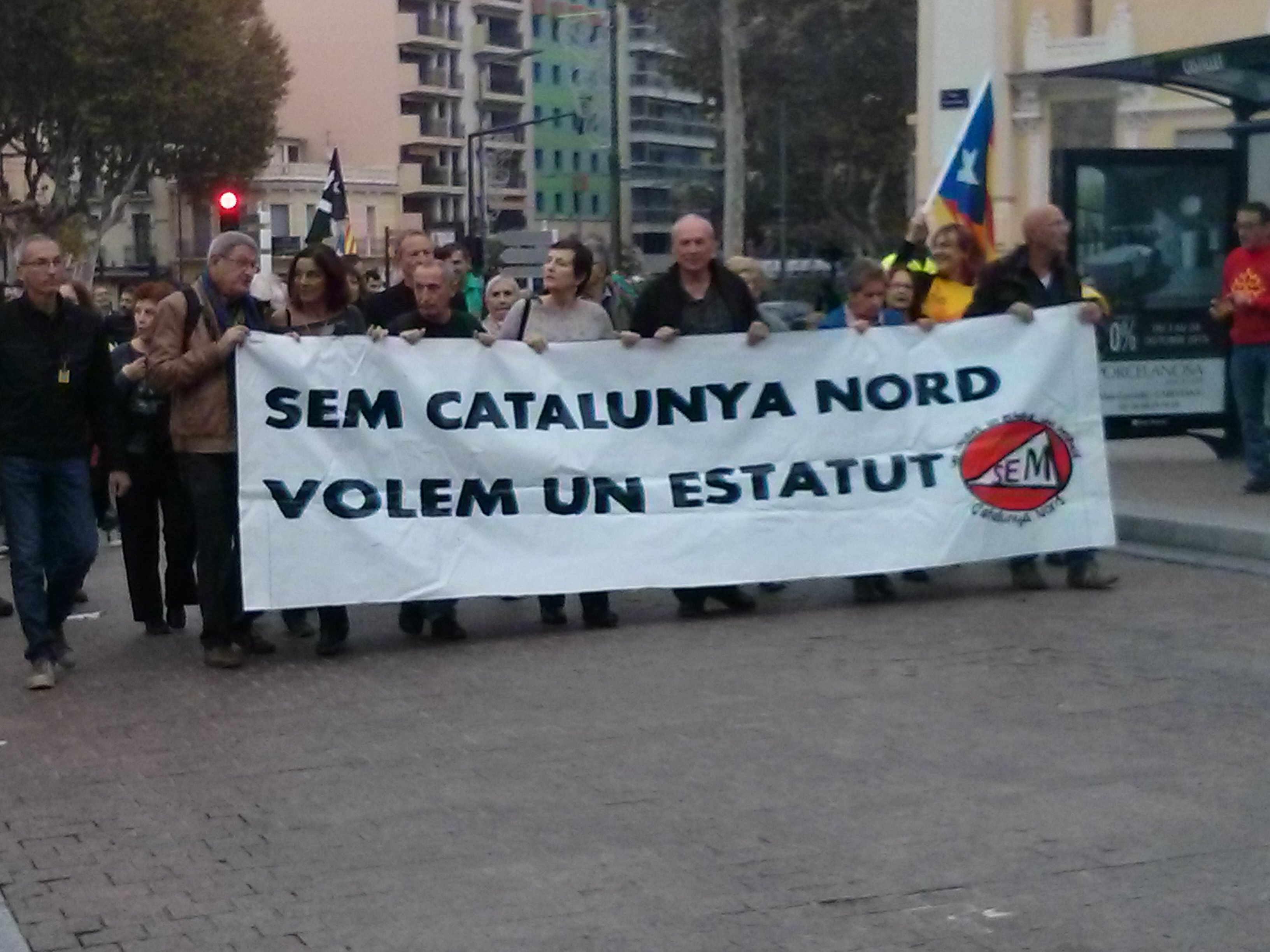 Un miler de persones es manifesten a Perpinyà per un estatut especial per a Catalunya Nord